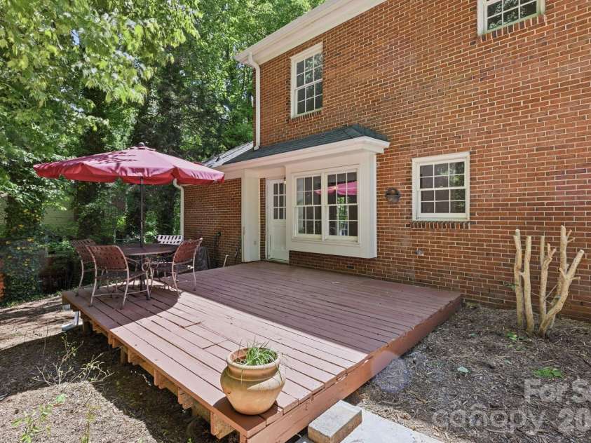 9701 Enid Lane, Matthews, NC 28105.  MLS# CAR4373941, YatesRealty ID 16557. 
