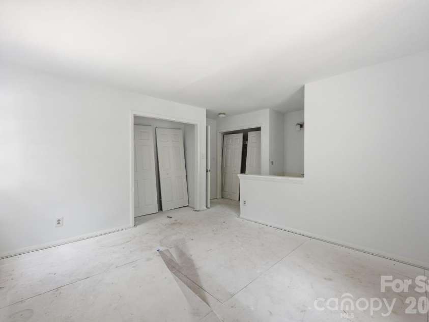9701 Enid Lane, Matthews, NC 28105.  MLS# CAR4373941, YatesRealty ID 16557. Dual Closets in Primary Bed