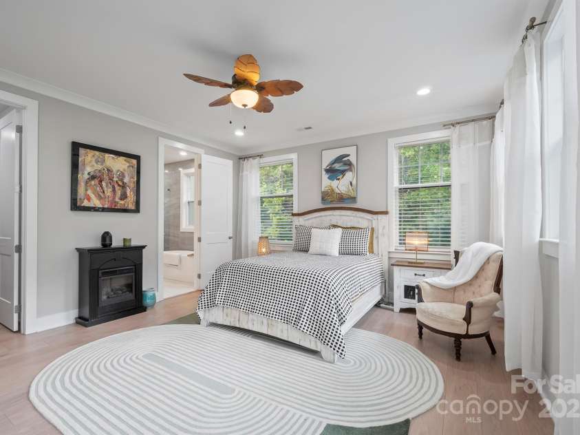 685 Knollcrest Drive, Concord, NC 28025.  MLS# CAR4256189, YatesRealty ID 16558. Primary bedroom on 2nd floor