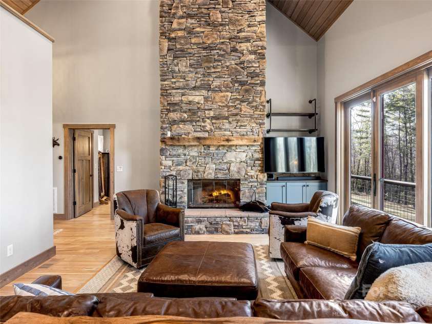 103 Duck Hope Drive, Hendersonville, NC 28739.  MLS# CAR4226597, YatesRealty ID 1656. 