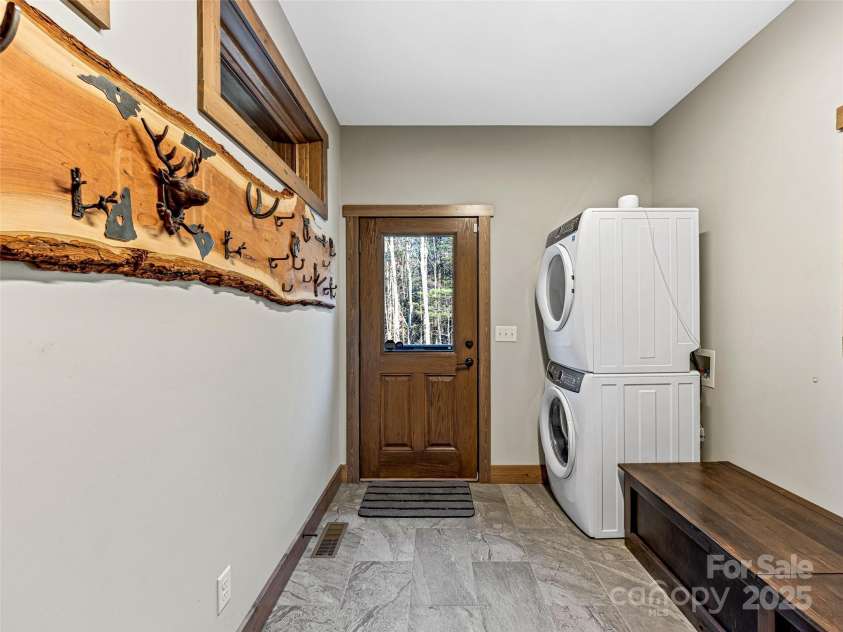 103 Duck Hope Drive, Hendersonville, NC 28739.  MLS# CAR4226597, YatesRealty ID 1656. 