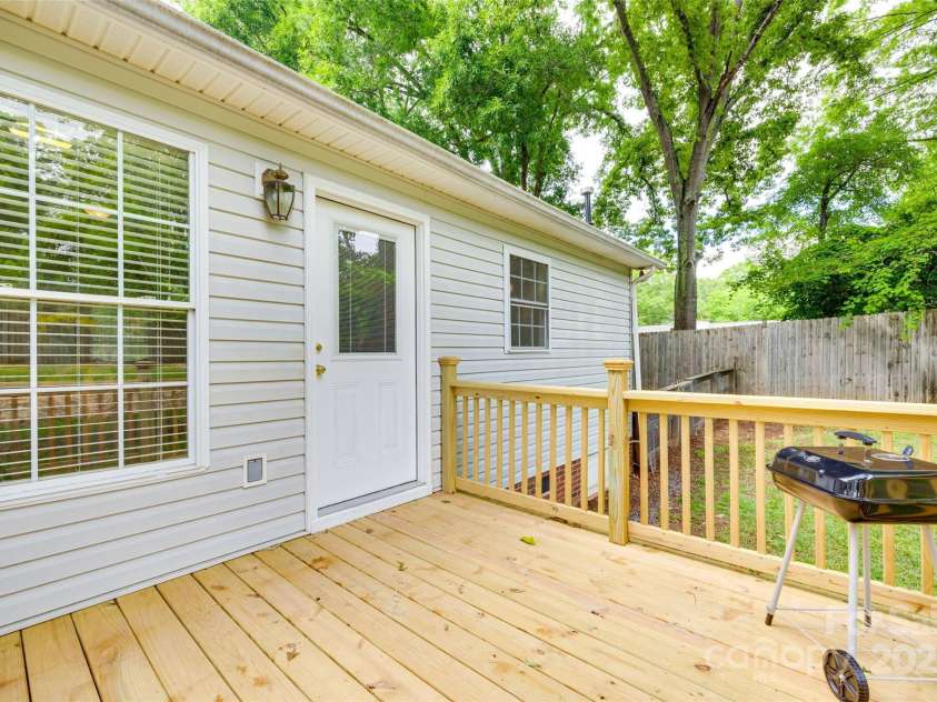 110 Eighth Street, York, SC 29745.  MLS# CAR4264565, YatesRealty ID 16560. 