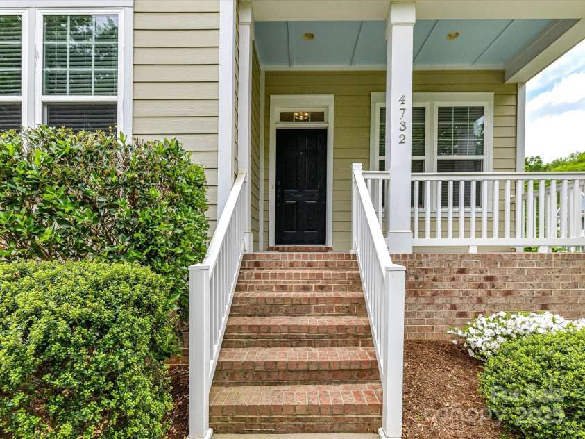 4732 Water Oak Road, Charlotte, NC 28211.  MLS# CAR4264819, YatesRealty ID 16561. 