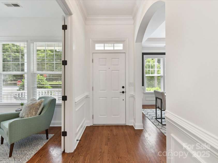 4732 Water Oak Road, Charlotte, NC 28211.  MLS# CAR4264819, YatesRealty ID 16561. 