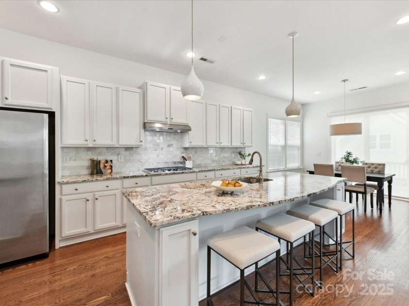 4732 Water Oak Road, Charlotte, NC 28211.  MLS# CAR4264819, YatesRealty ID 16561. 
