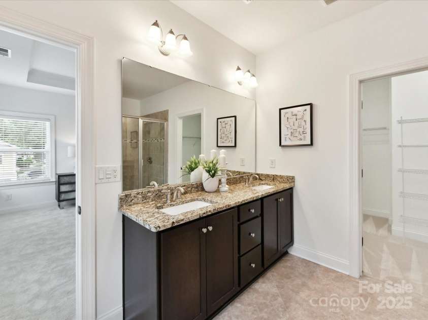 4732 Water Oak Road, Charlotte, NC 28211.  MLS# CAR4264819, YatesRealty ID 16561. 