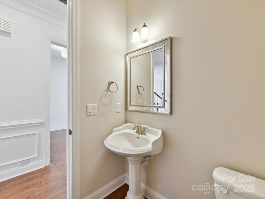 4732 Water Oak Road, Charlotte, NC 28211.  MLS# CAR4264819, YatesRealty ID 16561. 