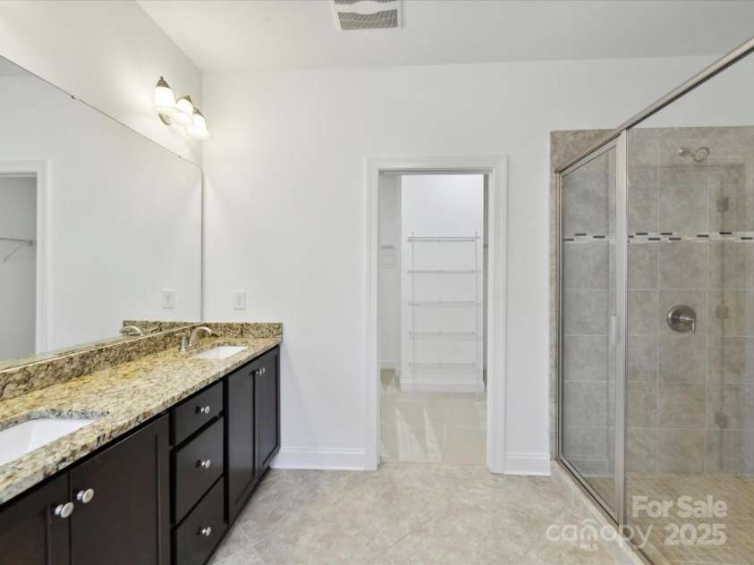 4732 Water Oak Road, Charlotte, NC 28211.  MLS# CAR4264819, YatesRealty ID 16561. 