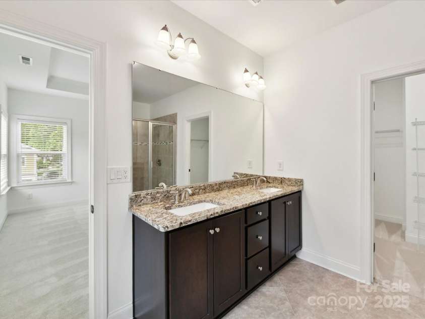4732 Water Oak Road, Charlotte, NC 28211.  MLS# CAR4264819, YatesRealty ID 16561. 