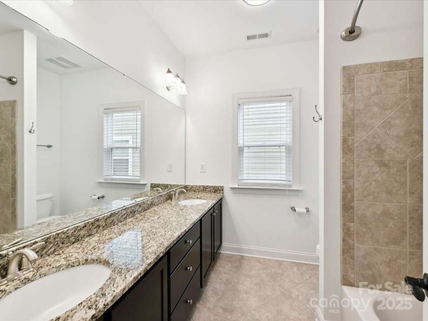 4732 Water Oak Road, Charlotte, NC 28211.  MLS# CAR4264819, YatesRealty ID 16561. 