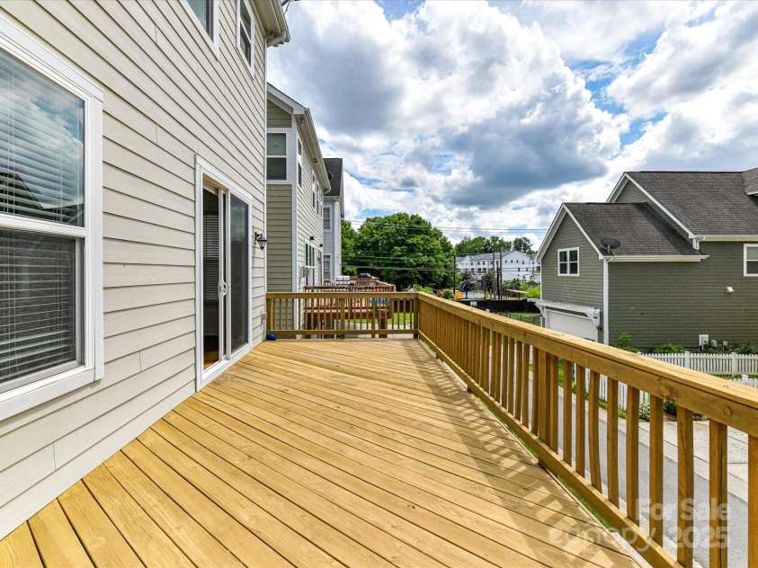 4732 Water Oak Road, Charlotte, NC 28211.  MLS# CAR4264819, YatesRealty ID 16561. 