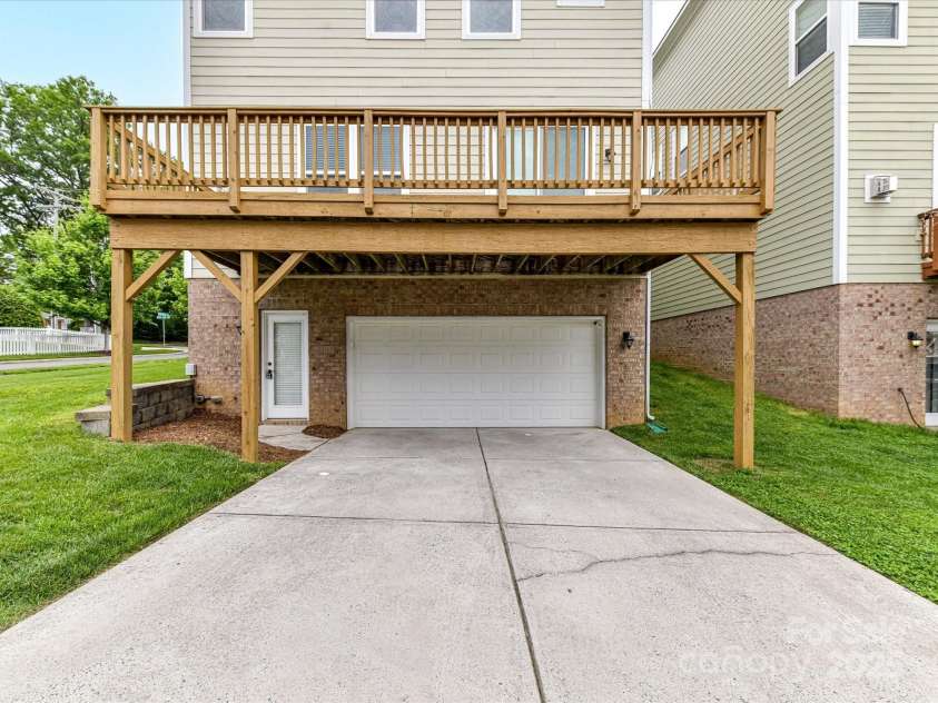 4732 Water Oak Road, Charlotte, NC 28211.  MLS# CAR4264819, YatesRealty ID 16561. 