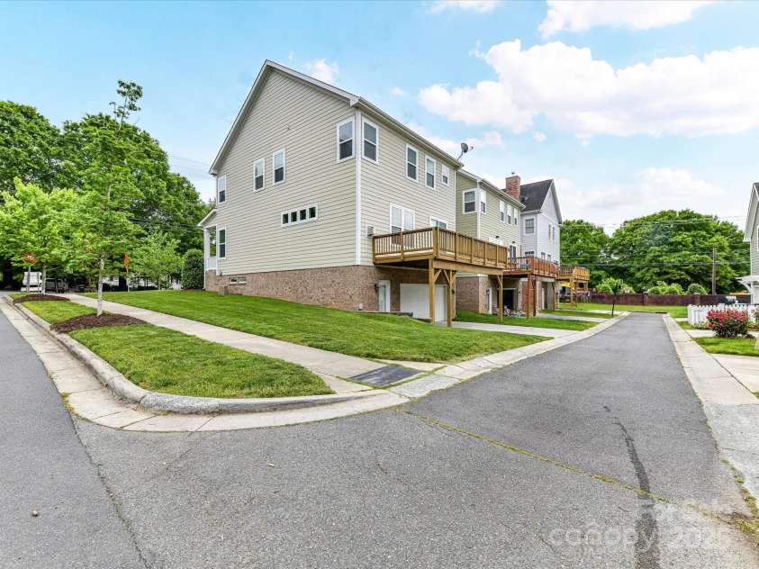 4732 Water Oak Road, Charlotte, NC 28211.  MLS# CAR4264819, YatesRealty ID 16561. 