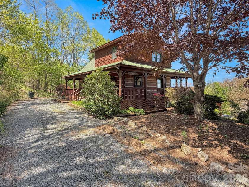 564 Nettles Ridge Road, Banner Elk, NC 28604.  MLS# CAR4374595, YatesRealty ID 16561. 