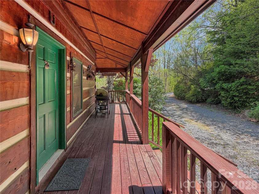 564 Nettles Ridge Road, Banner Elk, NC 28604.  MLS# CAR4374595, YatesRealty ID 16561. 
