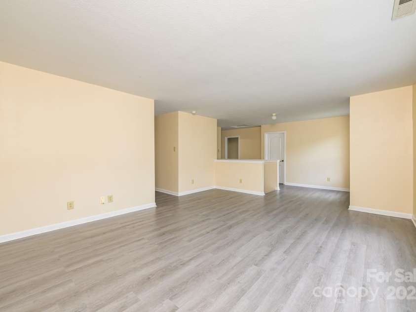4521 Palustris Court, Charlotte, NC 28269.  MLS# CAR4259563, YatesRealty ID 16562. 