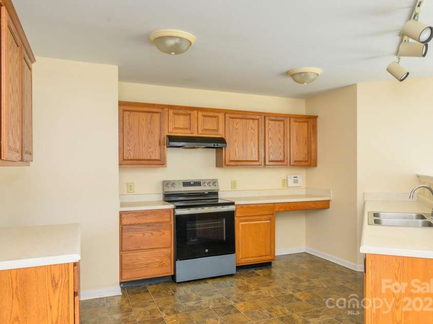 4521 Palustris Court, Charlotte, NC 28269.  MLS# CAR4259563, YatesRealty ID 16562. 