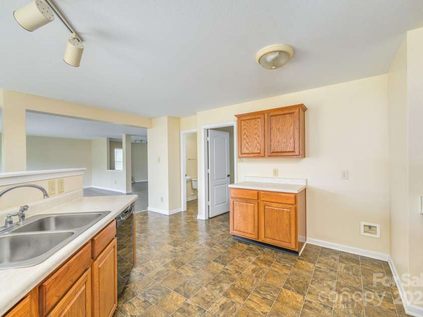 4521 Palustris Court, Charlotte, NC 28269.  MLS# CAR4259563, YatesRealty ID 16562. 