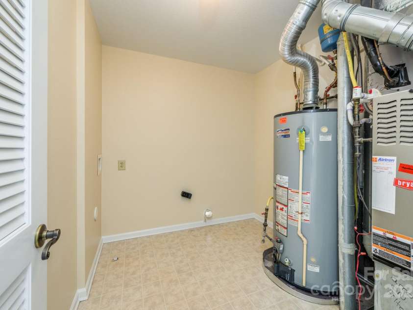 4521 Palustris Court, Charlotte, NC 28269.  MLS# CAR4259563, YatesRealty ID 16562. 