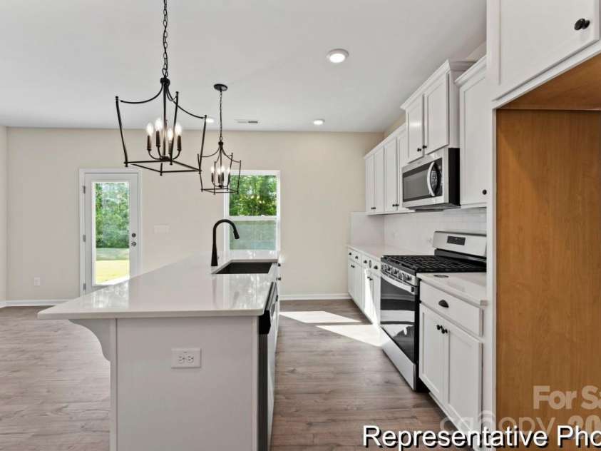122 Peak View Road, Statesville, NC 28677.  MLS# CAR4374716, YatesRealty ID 16563. 