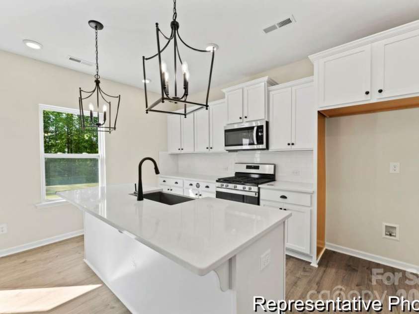 122 Peak View Road, Statesville, NC 28677.  MLS# CAR4374716, YatesRealty ID 16563. 