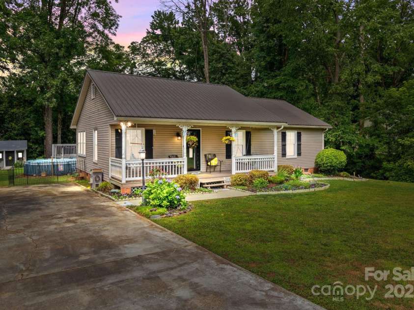 716 Mooresville Road, Salisbury, NC 28144.  MLS# CAR4264419, YatesRealty ID 16565. 