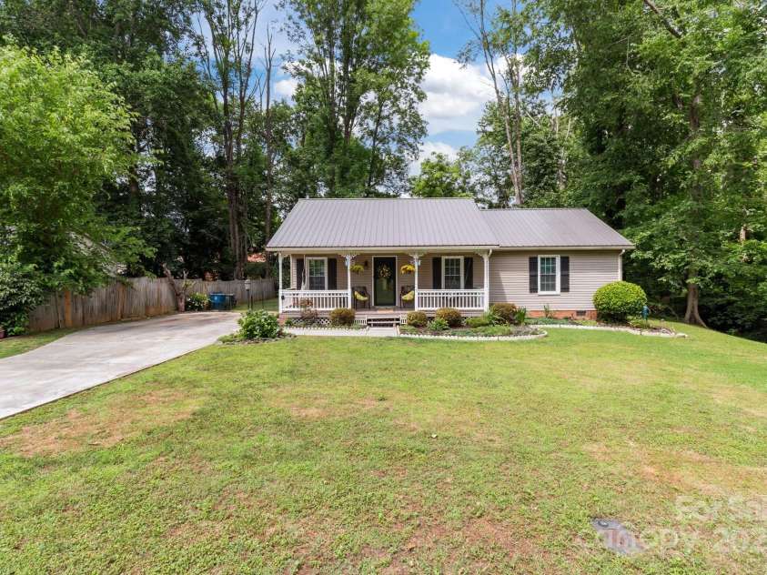 716 Mooresville Road, Salisbury, NC 28144.  MLS# CAR4264419, YatesRealty ID 16565. 