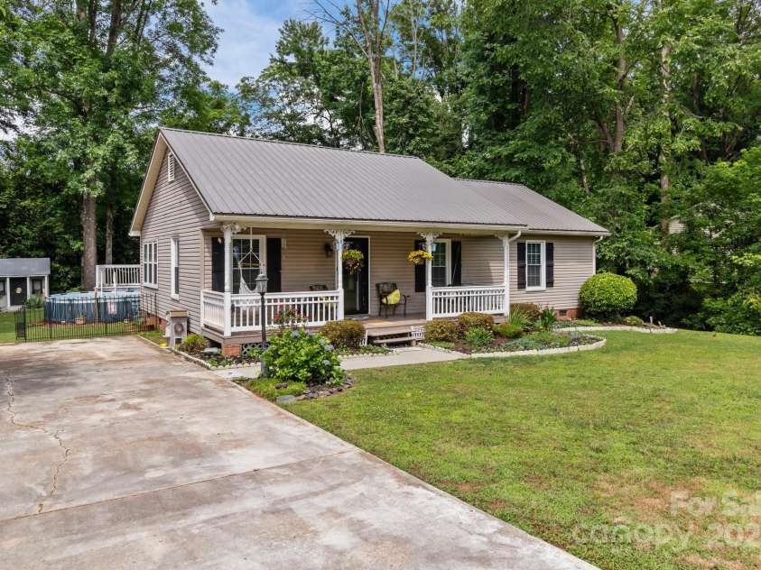 716 Mooresville Road, Salisbury, NC 28144.  MLS# CAR4264419, YatesRealty ID 16565. 