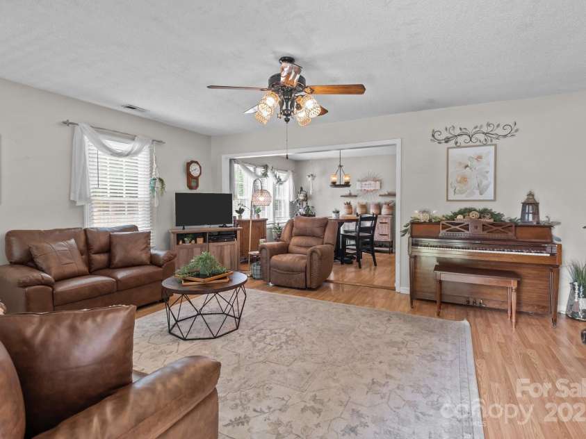 716 Mooresville Road, Salisbury, NC 28144.  MLS# CAR4264419, YatesRealty ID 16565. 