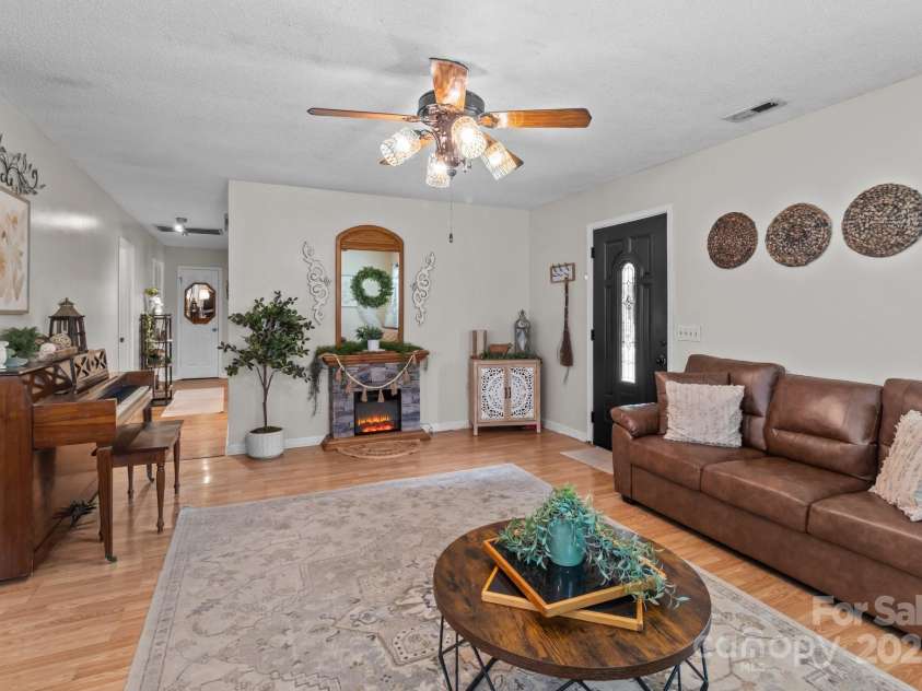 716 Mooresville Road, Salisbury, NC 28144.  MLS# CAR4264419, YatesRealty ID 16565. 