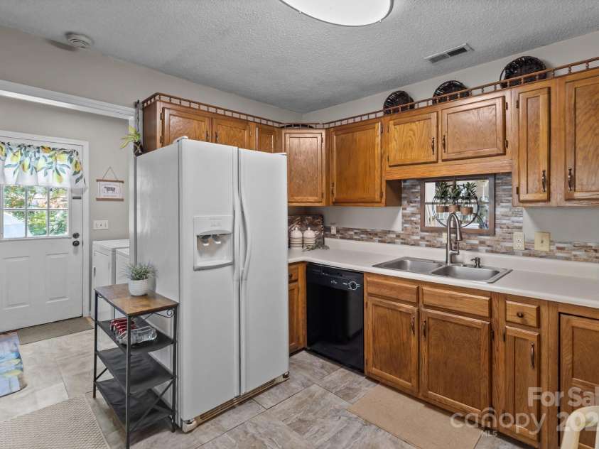 716 Mooresville Road, Salisbury, NC 28144.  MLS# CAR4264419, YatesRealty ID 16565. 