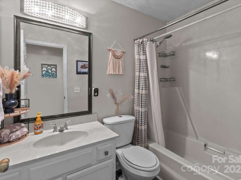 716 Mooresville Road, Salisbury, NC 28144.  MLS# CAR4264419, YatesRealty ID 16565. 
