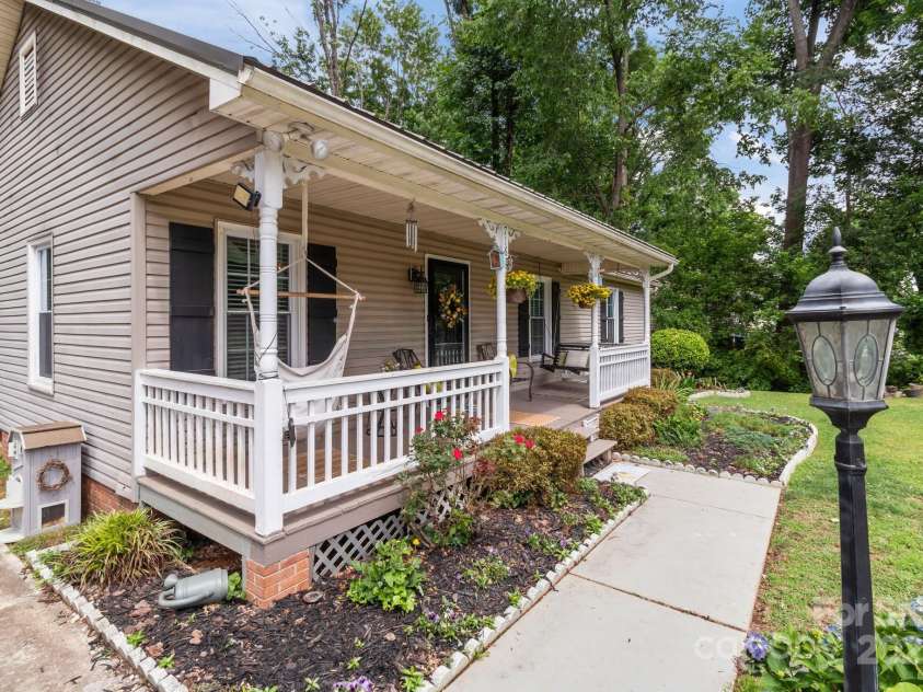 716 Mooresville Road, Salisbury, NC 28144.  MLS# CAR4264419, YatesRealty ID 16565. 