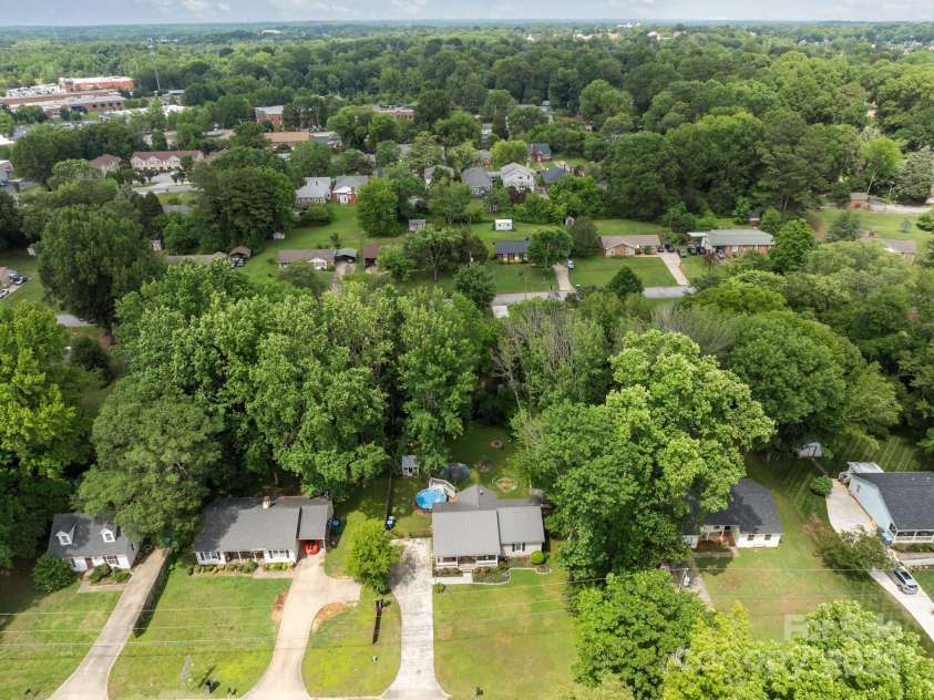 716 Mooresville Road, Salisbury, NC 28144.  MLS# CAR4264419, YatesRealty ID 16565. 