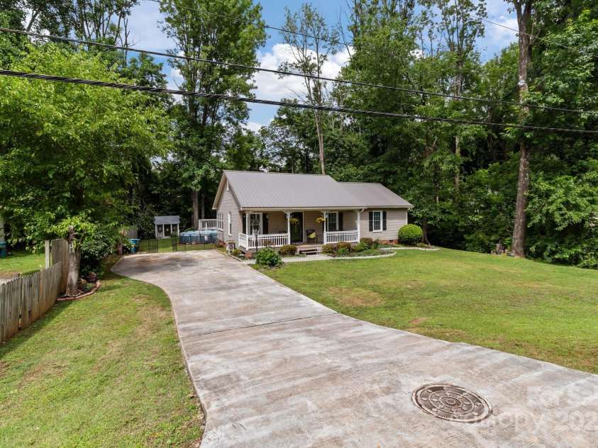 716 Mooresville Road, Salisbury, NC 28144.  MLS# CAR4264419, YatesRealty ID 16565. 
