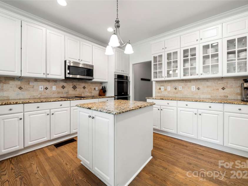11510 Pine Valley Club Drive, Charlotte, NC 28277.  MLS# CAR4253560, YatesRealty ID 16566. 