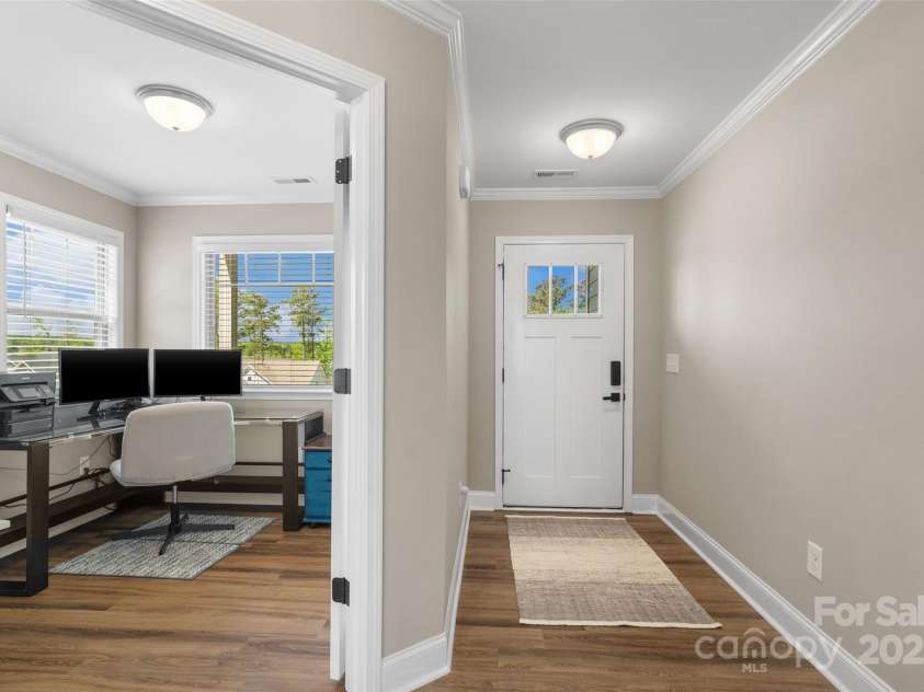 10270 Lakeshore Drive, Lancaster, SC 29720.  MLS# CAR4240067, YatesRealty ID 16567. Entryway