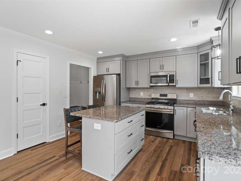 10270 Lakeshore Drive, Lancaster, SC 29720.  MLS# CAR4240067, YatesRealty ID 16567. Kitchen