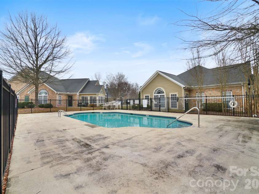 5518 Prosperity View Drive, Charlotte, NC 28269.  MLS# CAR4333321, YatesRealty ID 16568. Community pool 