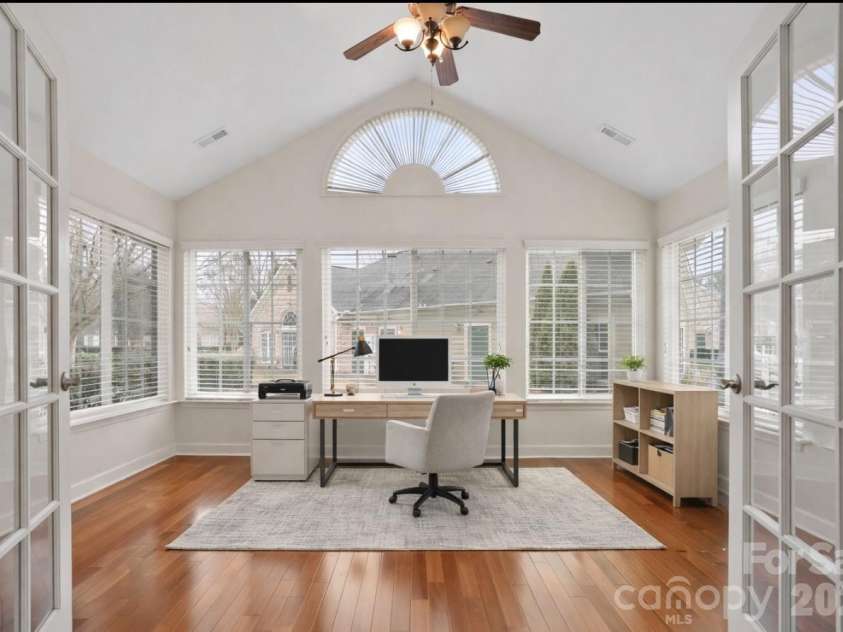 5518 Prosperity View Drive, Charlotte, NC 28269.  MLS# CAR4333321, YatesRealty ID 16568. Vitually stages flex space