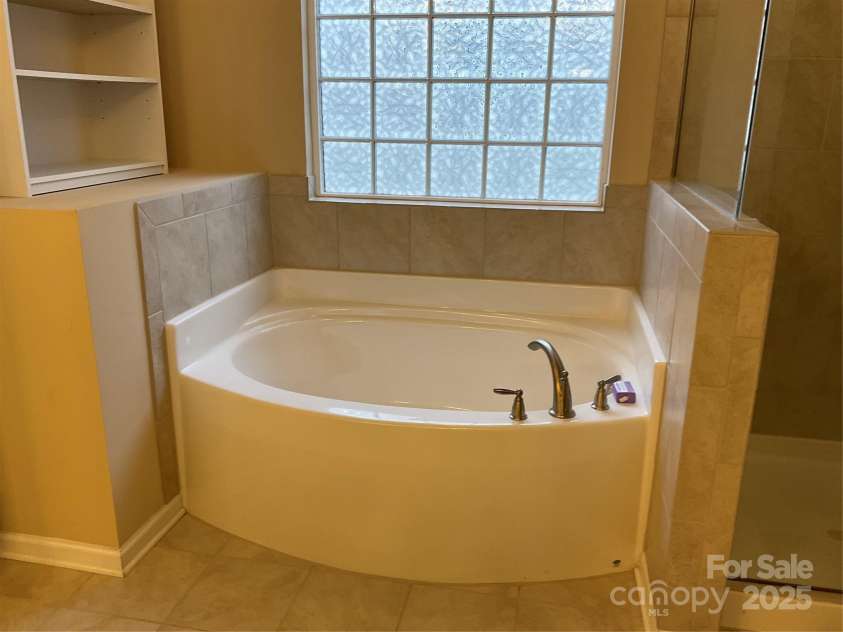 10817 Bere Island Drive, Charlotte, NC 28278.  MLS# CAR4256384, YatesRealty ID 16569. 