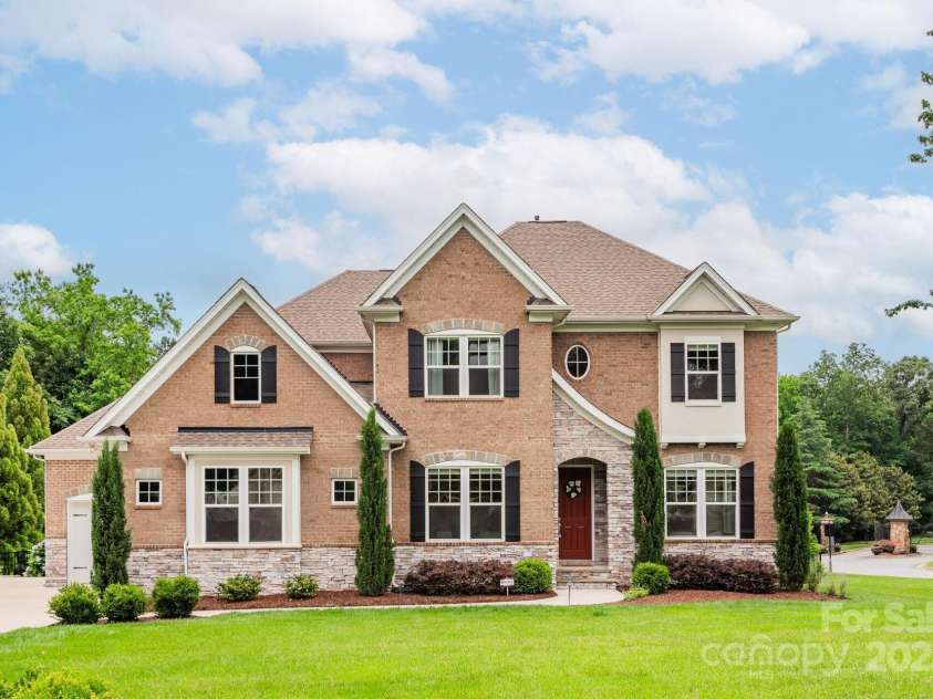 3009 Ocaso Court, Matthews, NC 28104.  MLS# CAR4264025, YatesRealty ID 16570. 