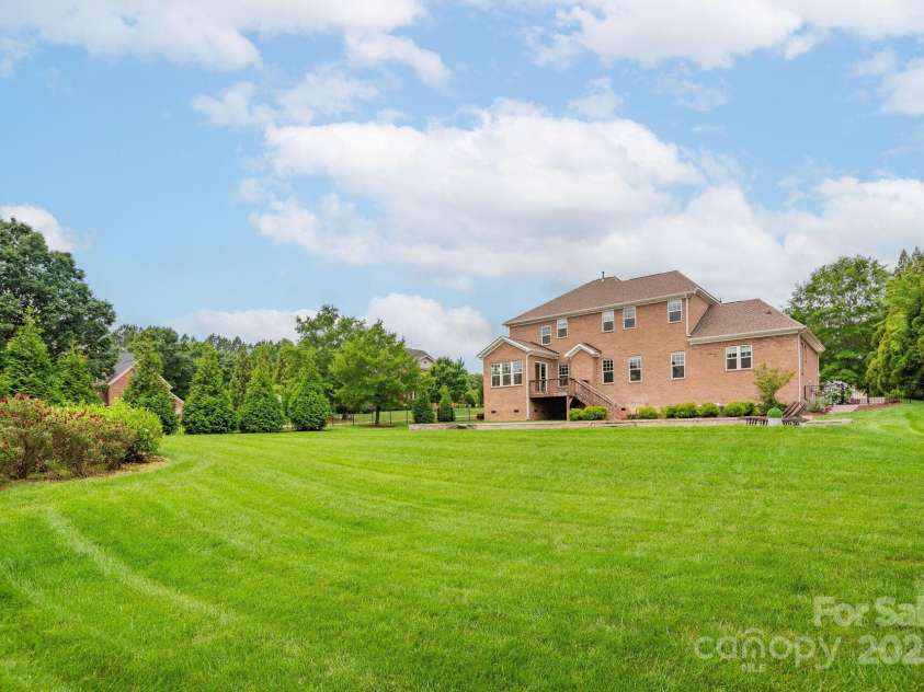 3009 Ocaso Court, Matthews, NC 28104.  MLS# CAR4264025, YatesRealty ID 16570. 