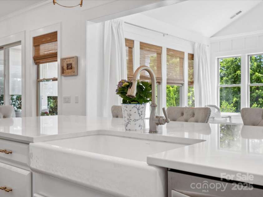 435 Galbreath Court, Fort Mill, SC 29708.  MLS# CAR4261565, YatesRealty ID 16571. Farmhouse sink