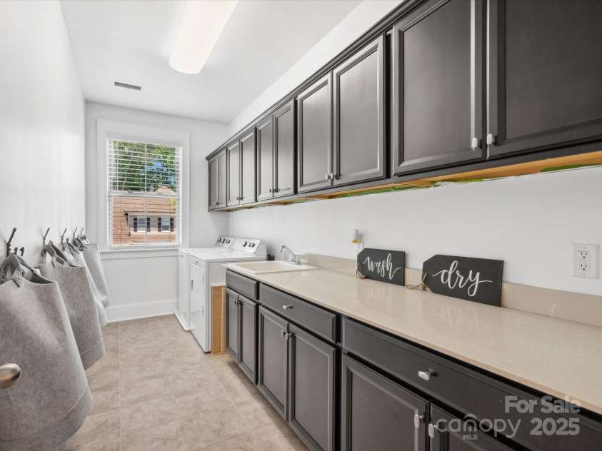 435 Galbreath Court, Fort Mill, SC 29708.  MLS# CAR4261565, YatesRealty ID 16571. Large laundry room with lots of cabinets and counter space