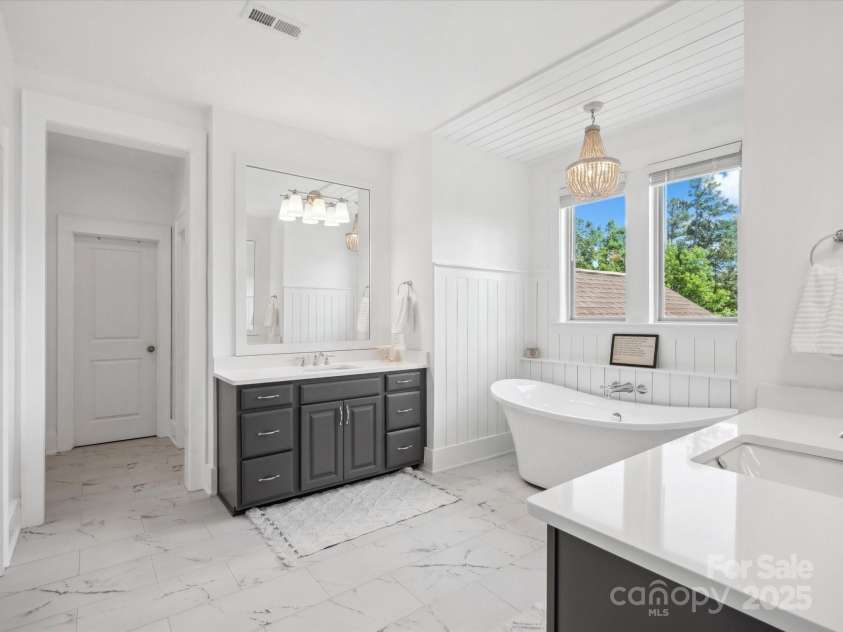435 Galbreath Court, Fort Mill, SC 29708.  MLS# CAR4261565, YatesRealty ID 16571. Luxury Primary bathroom with 2 large closets