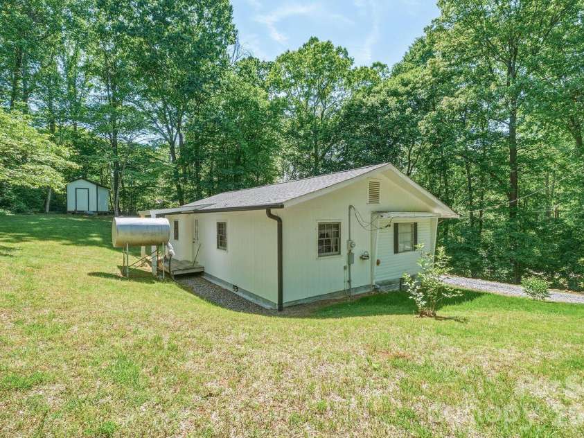 3823 Hickory Highway, Statesville, NC 28677.  MLS# CAR4375507, YatesRealty ID 16572. 