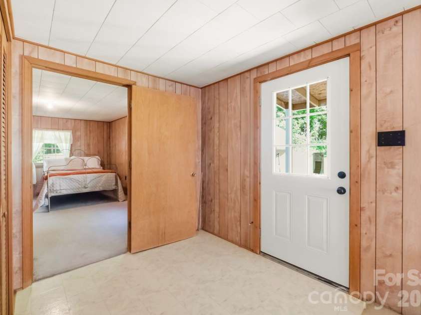 3823 Hickory Highway, Statesville, NC 28677.  MLS# CAR4375507, YatesRealty ID 16572. 