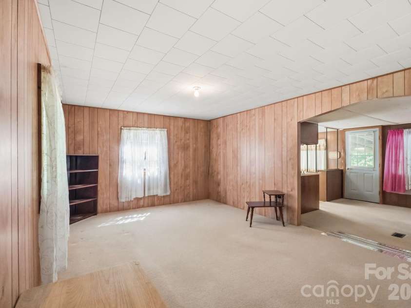 3823 Hickory Highway, Statesville, NC 28677.  MLS# CAR4375507, YatesRealty ID 16572. 