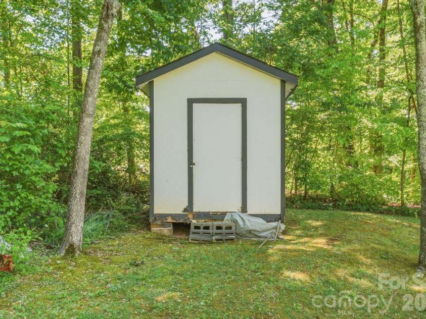 3823 Hickory Highway, Statesville, NC 28677.  MLS# CAR4375507, YatesRealty ID 16572. 